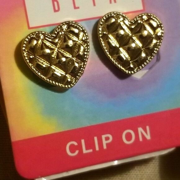 Gold heart clip-on earrings (texture) - Picture 1 of 4